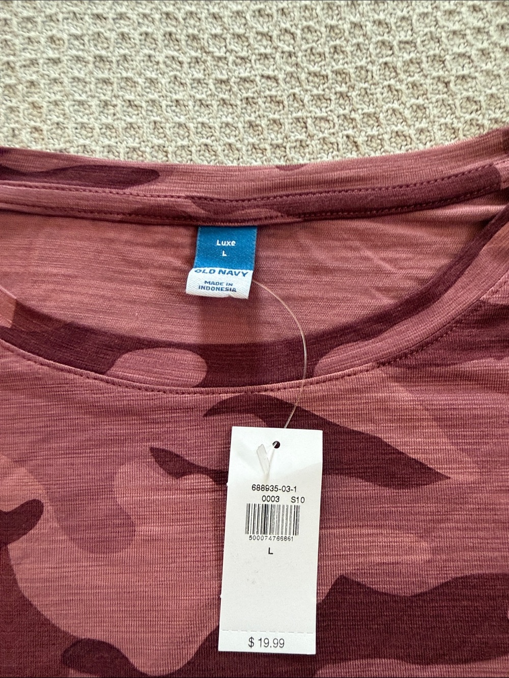 Old Navy luxe camo tee - Picture 2 of 5